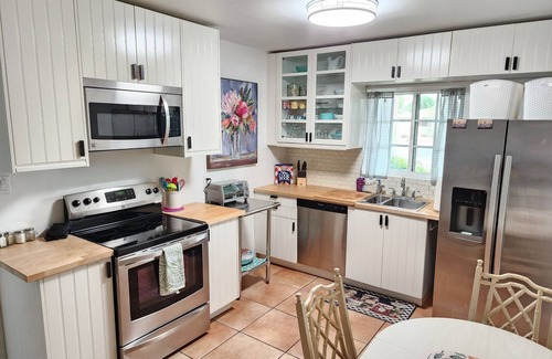 Litchfield Park House | Fun Retro 50s Pad in Old Litchfield Park sleeps 8
