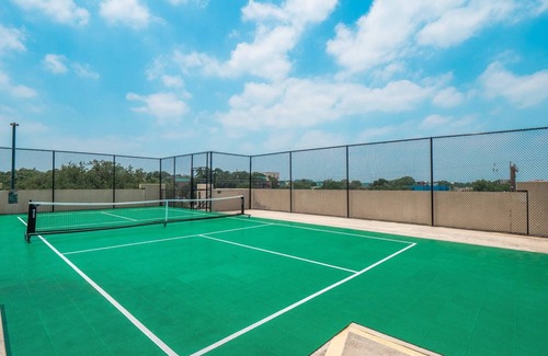 Pleasant Valley Apartment | Fun SoCo 1BR King Suite w/GymPickleballLaundry
