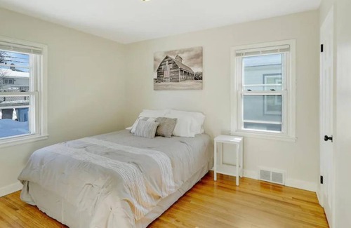 Southwest Minneapolis Apartment | Fun & Spacious Duplex for you!