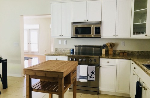 Central Beach House | FUN + SUN IN THE CENTER OF IT ALL! EXCLUSIVE CENTRAL BEACH! POOL