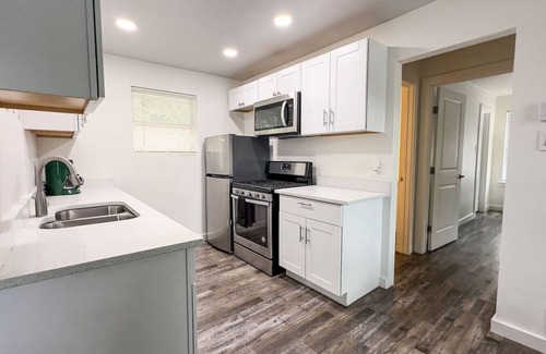 Kessler Apartment | Fun walk Bishop Arts|Med Center| Zoo|Business|2BR