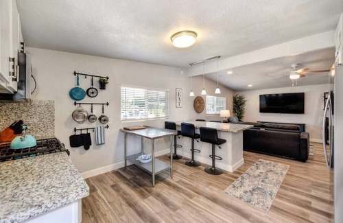 Sacramento House | Fun West-Sac Home Near the River With Hot Tub
