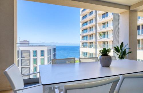 Sao Martinho Apartment | Funchal Acqua Blue 5L, a Home in Madeira