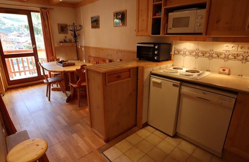 Areches Apartment | Functional apartment for 4-6 people with pool, TV, dishwasher and balcony in Arêches-Beaufort