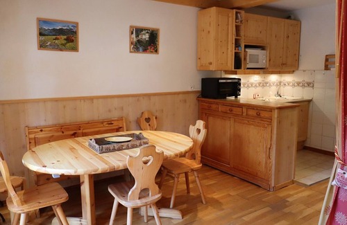 Areches Apartment | Functional apartment for 4-6 people with pool, TV, dishwasher and balcony in Arêches-Beaufort
