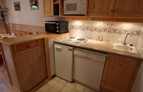 Areches Apartment | Functional apartment for 4-6 people with pool, TV, dishwasher and balcony in Arêches-Beaufort