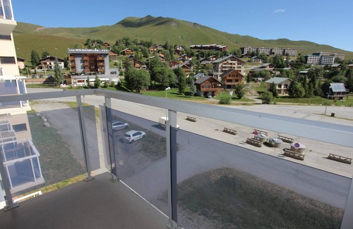 La Toussuire Apartment | Functional studio 3rd floor, 4 people, equipped kitchen, balcony