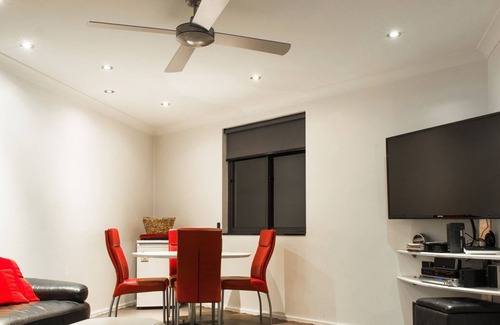 Leichhardt Apartment | Funky apartment right on top of the areas coolest restaurants and boutique shops