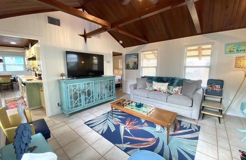 Sunset Beach House | Funky Beach Shack at Sunset Beach! One block to beach, live music and SUNSETS!