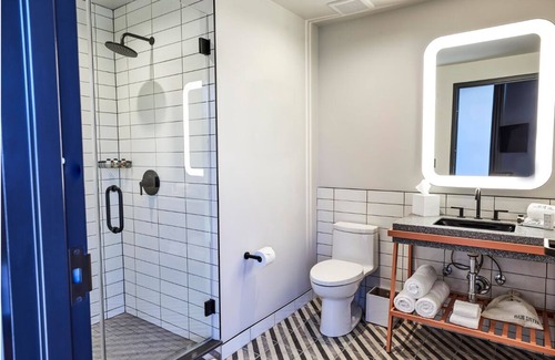 East Nashville Hotel | Funky Boutique Room w/Floor-to-Ceiling Views Near Nashville Sights!