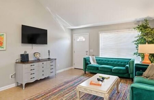 Brunswick House | 🌟Funky Fabulous 👙Pool 💥Near I-95 & FLETC