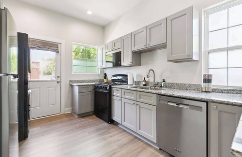 Main Street Historic District Apartment | Funky & Fun! 1BR Apartment, Ground Floor