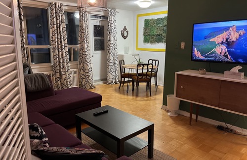 Parkdale Apartment | Funky Liberty Village Apt - Mins to Downtown!