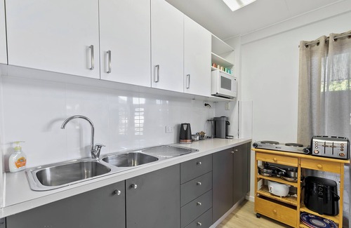 Bongaree Apartment | Funky Lil Shack - by the jetty