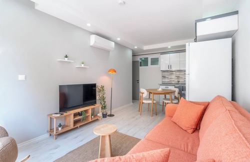 Antalya City Centre Apartment | Funky & Spacious: 2-Bedroom Colourful Escape Near Downtown!