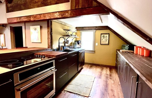 Kennebunkport Apartment | Funky Upstairs apartment - steps from local popular restaurant.