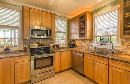 Downtown House | FunSeeker 1/2 block off Duval
