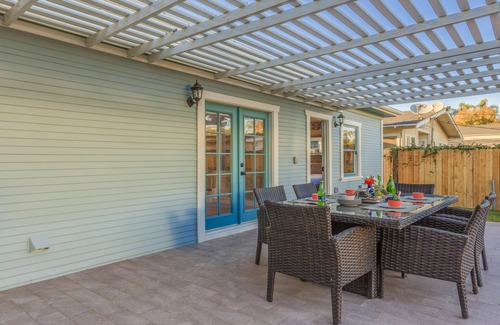 Anaheim Colony Historic District House | Funtierland + Helena + Pool + Game Room + Wifi