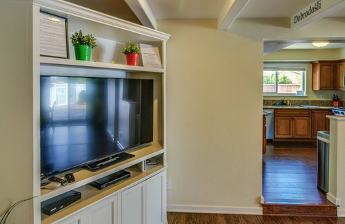 Hermosa Village House | Funtierland + Small World + Close to Disneyland + Waterslide Pool