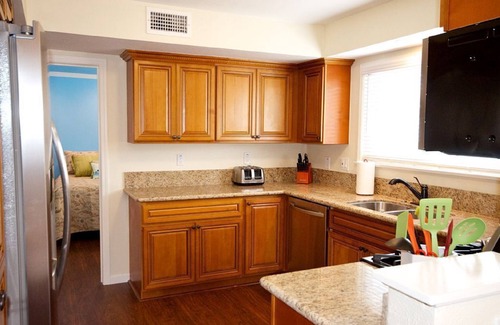 Hermosa Village House | Funtierland + Small World + Close to Disneyland + Waterslide Pool
