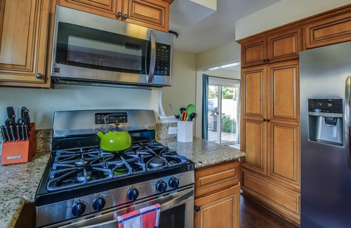 Hermosa Village House | Funtierland + Small World + Close to Disneyland + Waterslide Pool