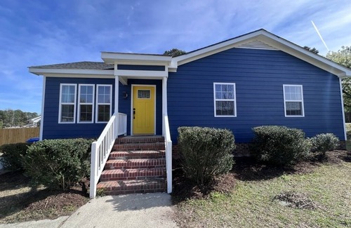 Fuquay-Varina House | Fuquay's Best! Recently renovated, convenient to downtown, fenced yard, fire pit