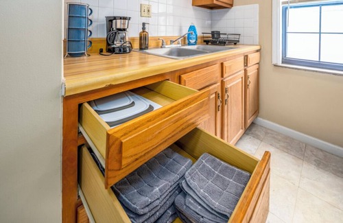 Oakwood Apartment | Fur-Friendly Flat – 1BR Ground Flr Stay in Dayton