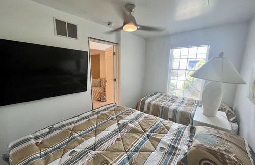 Sea Isle City House | Furbaby Friendly Beautifully decorated fully equipped beach house just steps to the bay first floor Duplex
