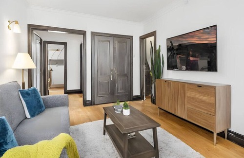 North Center Apartment | Furnished 1BR Apt w/Natural Light & King Beds