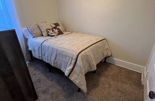 Verona Apartment | Furnished 2 bedroom 1 bathroom bottom floor unit in Verona