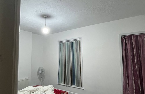 Hull House | Furnished 2 bedroom house with garden aswell i stay here normally with family.