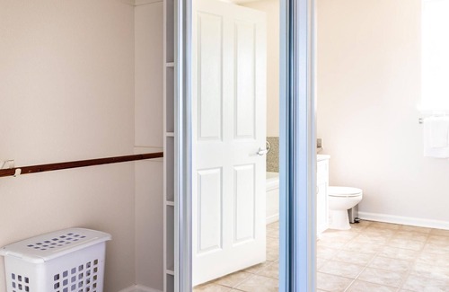 Foster City Apartment | Furnished 2BR Apartment in Foster City w/ Pool