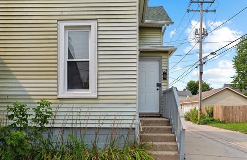Brewers Hill House | Furnished 3BR – All Utilities – Family Ready Stay
