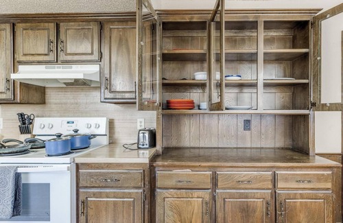 Oklahoma City House | Furnished 4BR OKC Home w/Garage, Yard & Wi-Fi – 30+ Day Corporate Stay