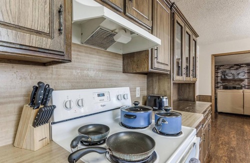 Oklahoma City House | Furnished 4BR OKC Home w/Garage, Yard & Wi-Fi – 30+ Day Corporate Stay