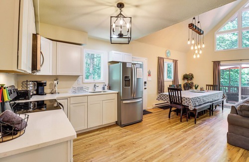 Albrightsville Cabin | Furnished Deck + Fire Pit: Poconos Outdoorsy Gem