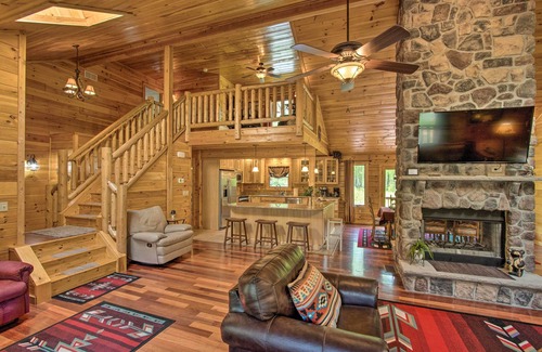 Albrightsville Cabin | Furnished Deck, Hot Tub & Grill: Poconos Cabin!