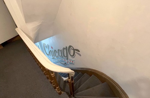 Sheffield and DePaul Apartment | Furnished Holiday 2/1 Lincoln Park Chicago - Red Line/Fullerton L 1 Block