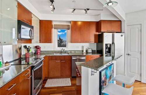 Belltown Condo | Furnished Luxury Condo in downtown Seattle/Lower QueenAnne!