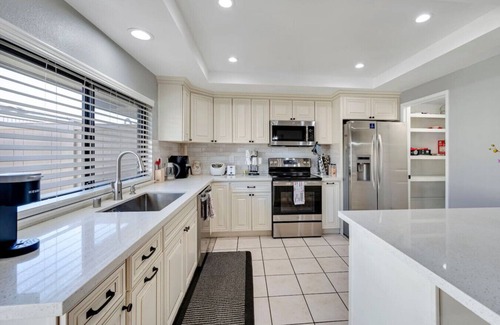 Cypress House | Furnished Midterm Rental | Townhome | City Center