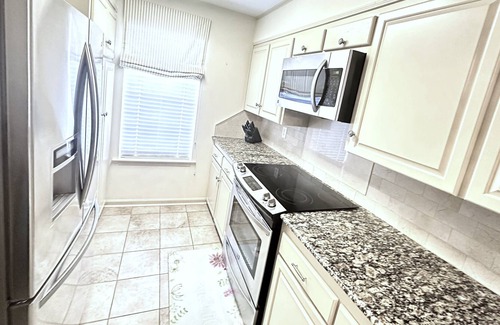 Lafayette Condo | FURNISHED Midtown condo in quiet complex in residential area.