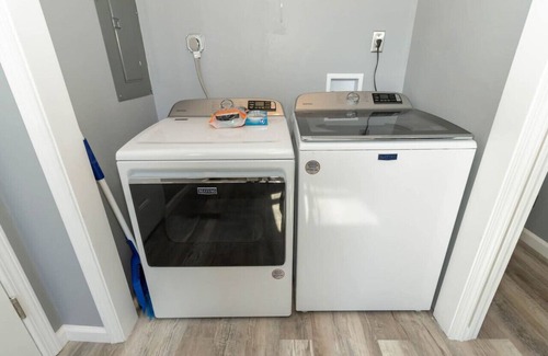 Middletown House | Furnished Ranch Home with FREE washer and dryer