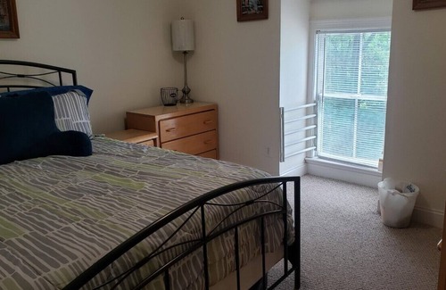Highland Park Apartment | Furnished Room Close to Longwood Medical Center & Back Bay