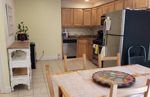 Highland Park Apartment | Furnished Room Close to Longwood Medical Center & Back Bay
