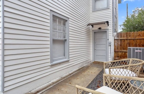 Broadmoor Apartment | Furnished Studio on adorable st, W Parking!