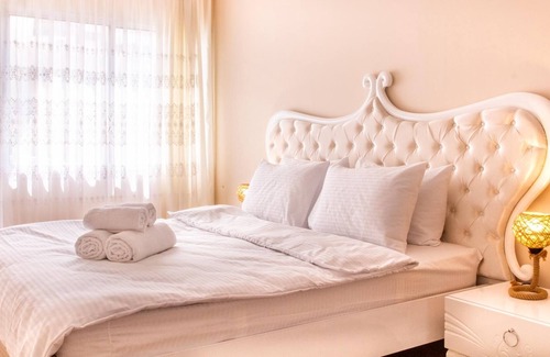 Konak Apartment | Furnished Stylish Sea View Flat in Izmir Konak