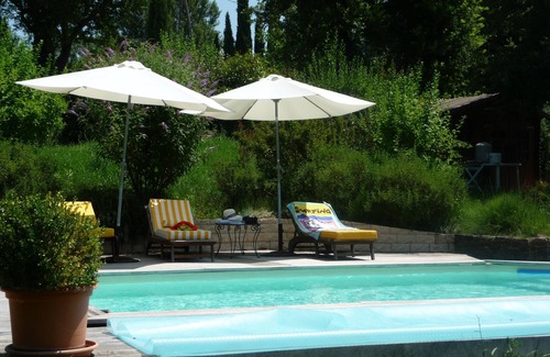 La Tour-d'Aigues Apartment | Furnished T2 (3 stars) with terrace and pool in the Luberon Côté Sud.