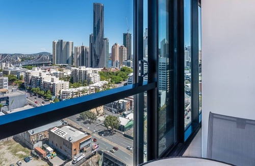 Fortitude Valley Apartment | FV Cozy 2 bedroom Apartment with Parking