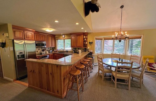 Bretton Woods House | FV27 Luxurious Mt Washington Hotel golf course home