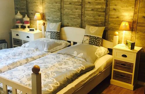 Heuchelheim-Klingen Apartment | Gästehaus Sellemols Ferienwohnung Küfer